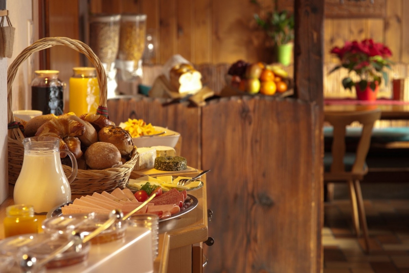 boulangerie-CUERS-min_breakfast_buffet_food_restaurant_meal_hotel_plate_fresh-718745