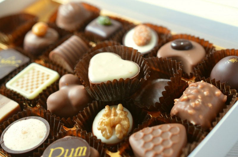 boulangerie-CUERS-min_chocolates_food_candy_calories_nibble_chocolate_heart-782043